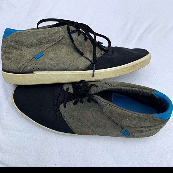 Van's Mid Top Skate Shoes - Picture 1 of 5